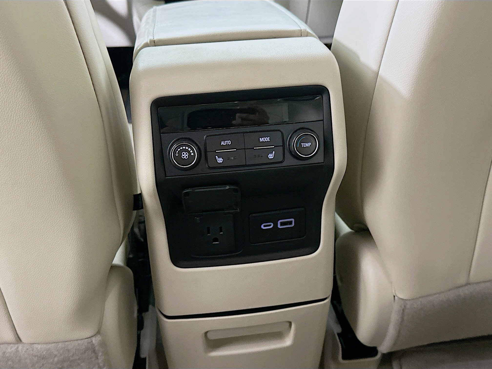 Used 2021 GMC Acadia Denali w/ Denali Technology Package FWD image 27