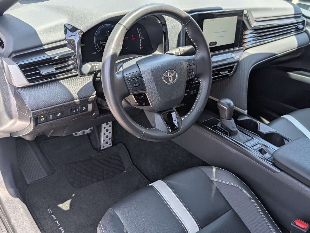 Used 2025 Toyota Camry SE w/ Convenience Package FWD image 14
