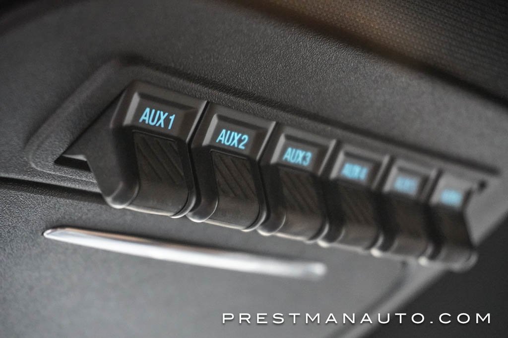 Used 2025 Ford F250 Lariat w/ Chrome Package image 37