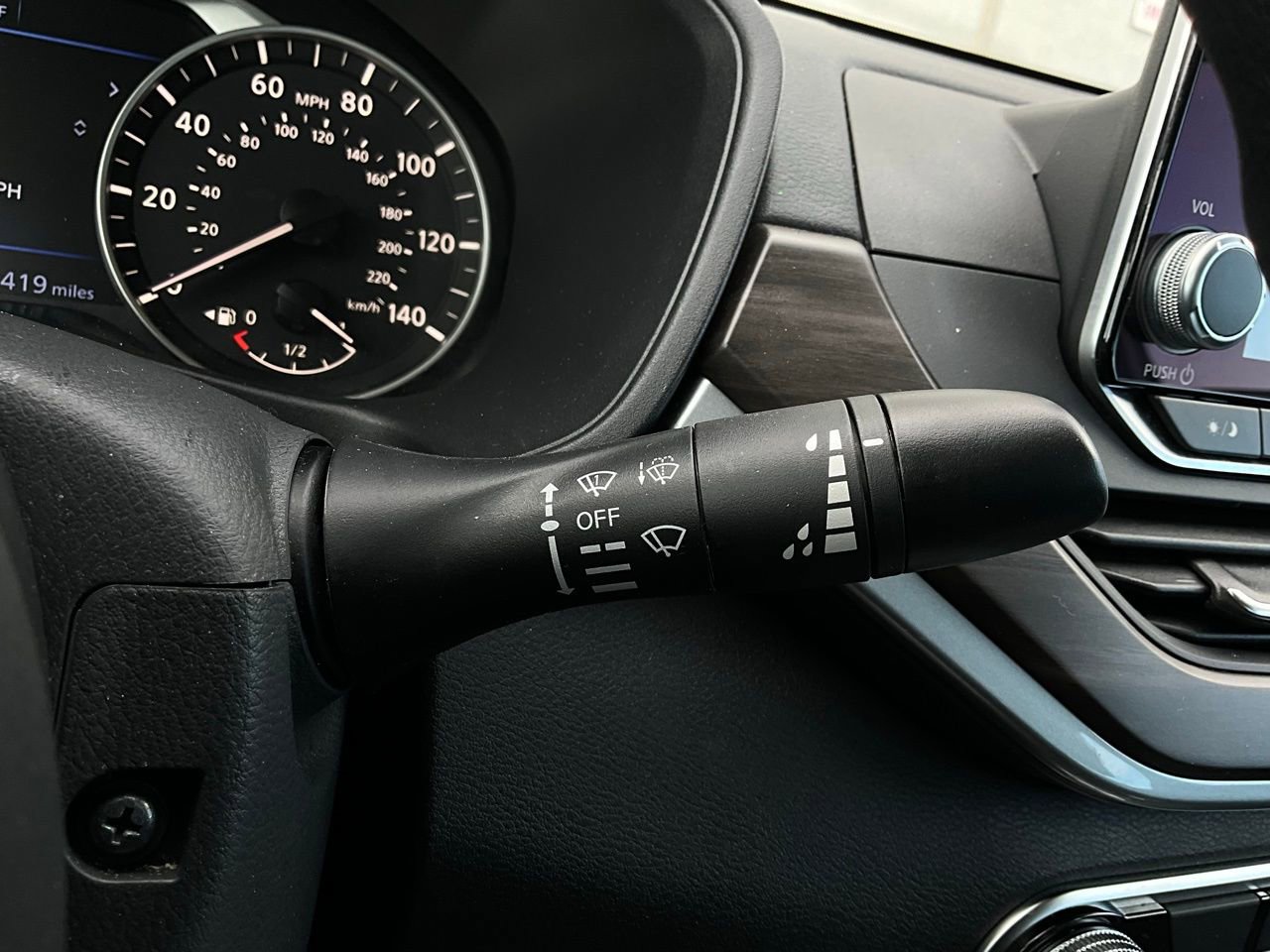 Used 2025 Nissan Altima 2.5 SV image 35