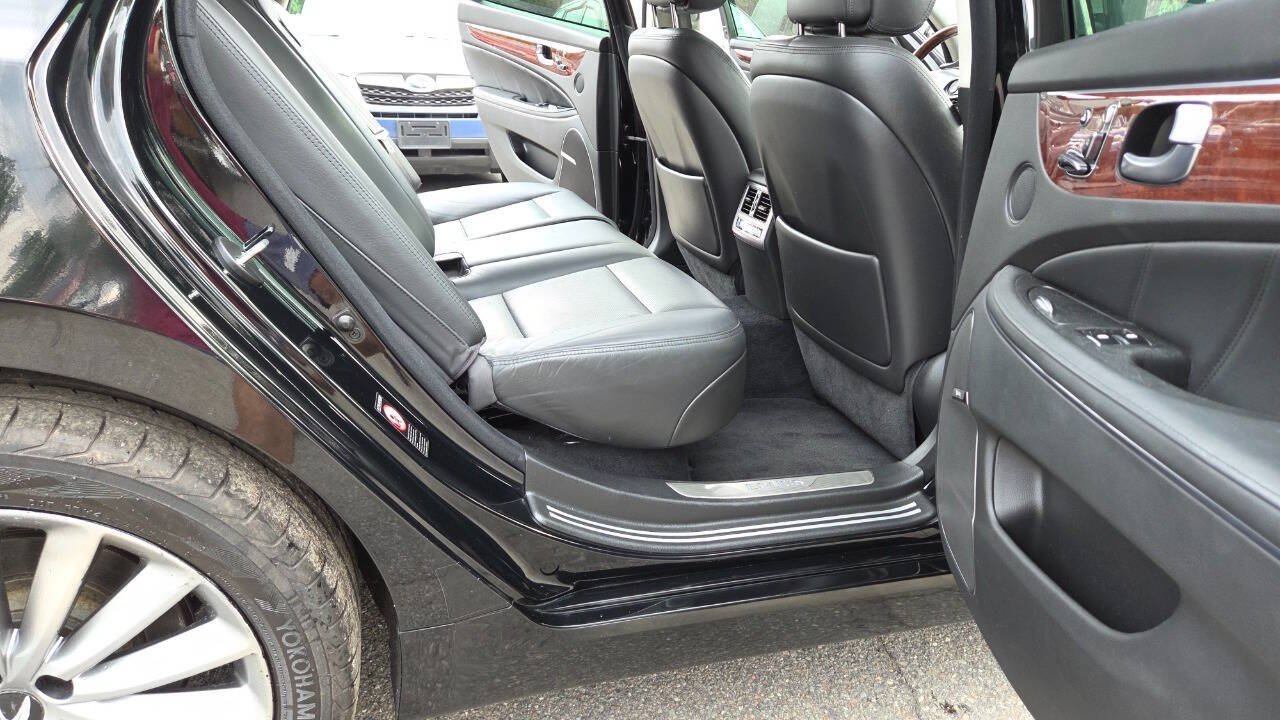 Used 2015 Hyundai Equus Signature RWD image 48