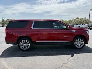Used 2021 GMC Yukon XL Denali w/ Denali Premium Package AWD/4WD image 5