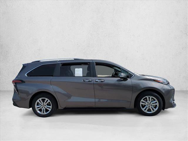 Used 2024 Toyota Sienna Platinum AWD/4WD image 4