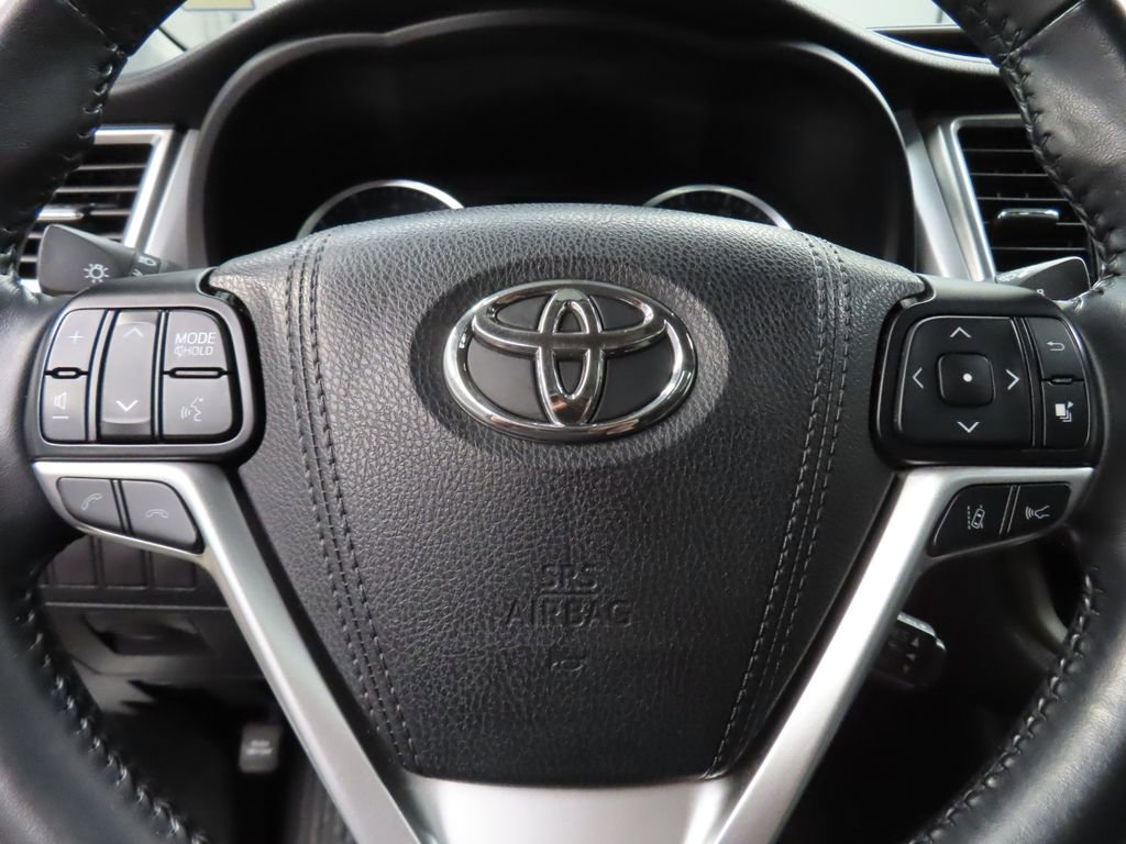 Used 2018 Toyota Highlander XLE image 48