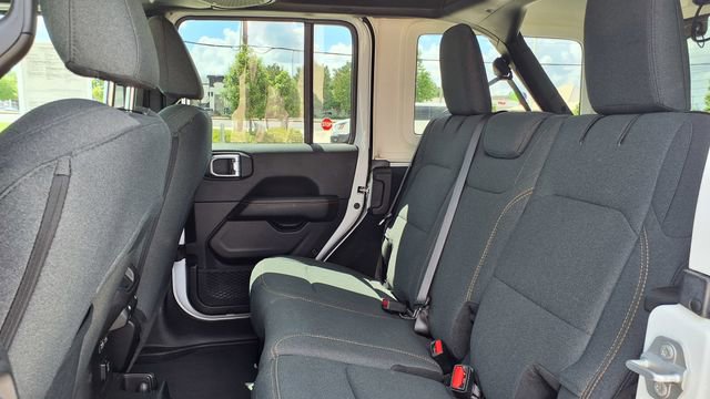 Used 2025 Jeep Wrangler Sahara image 17