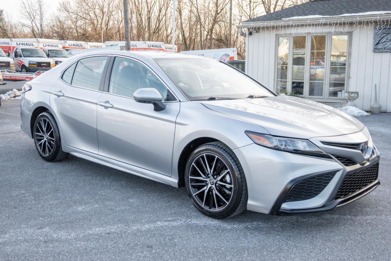 Used 2024 Toyota Camry SE image 4