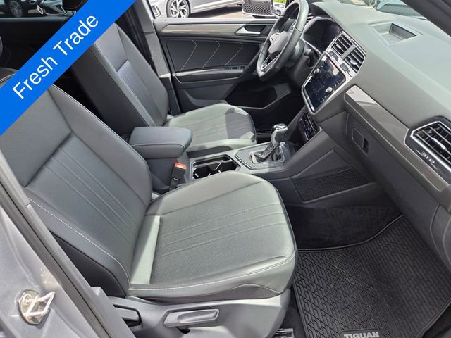 Certified 2023 Volkswagen Tiguan SE R-Line image 17