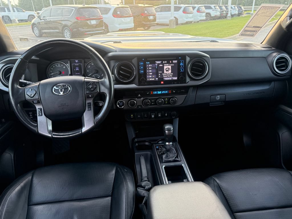 Used 2019 Toyota Tacoma TRD Sport w/ TRD Premium Sport Package AWD/4WD image 7