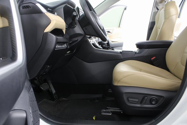 Used 2021 Toyota RAV4 XLE Premium image 18