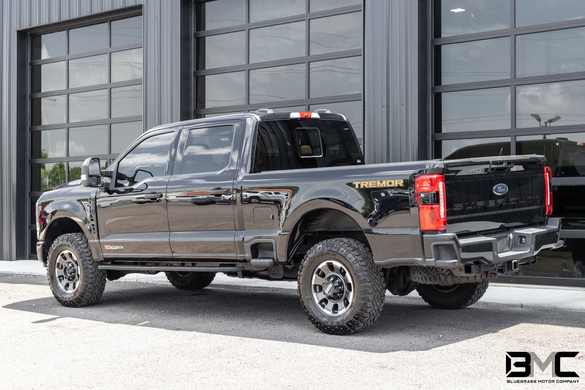 Used 2024 Ford F250 Lariat w/ Tremor Off-Road Package AWD/4WD image 6
