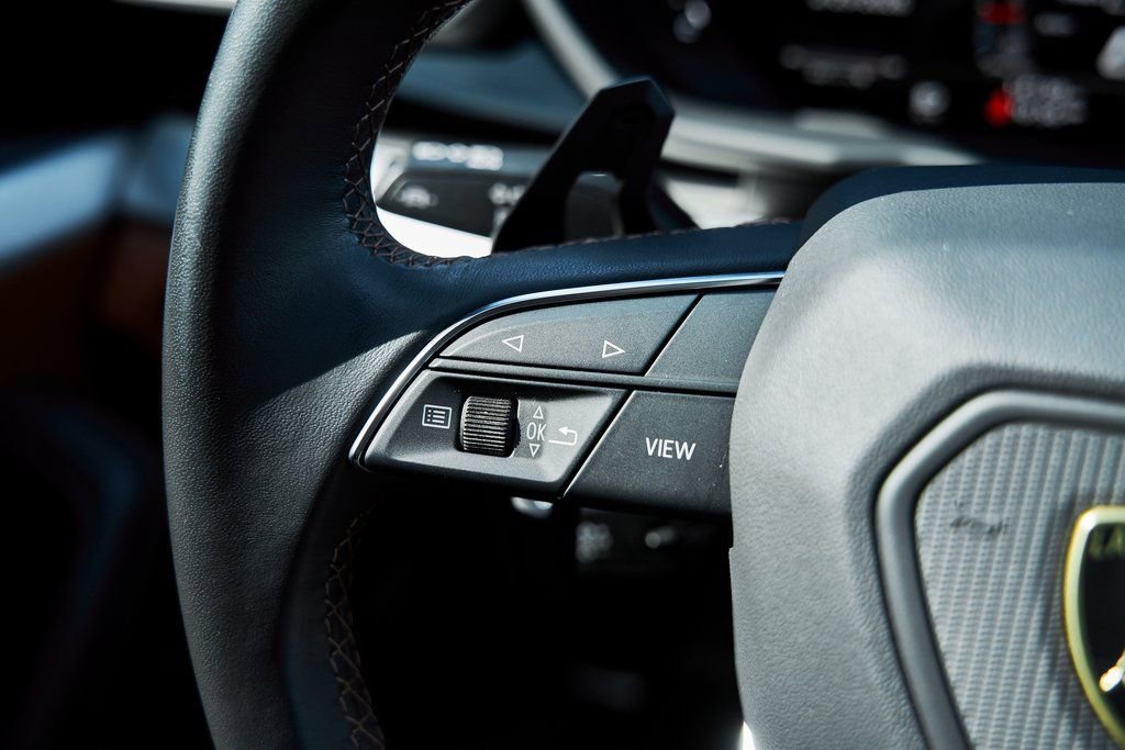 Used 2023 Lamborghini Urus S image 62