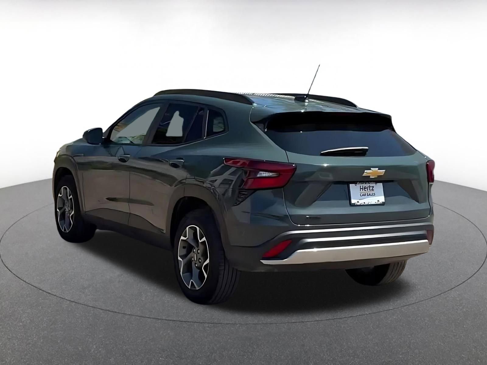 Used 2025 Chevrolet Trax LT image 11
