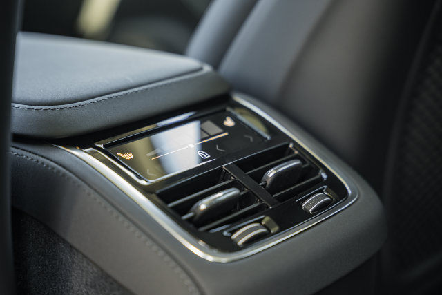 New 2027 Volvo XC90 B6 Plus AWD/4WD image 32