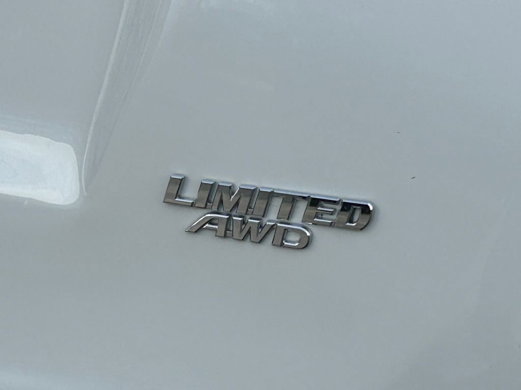 Used 2015 Toyota RAV4 Limited w/ Technology Package image 5