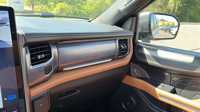 Used 2022 Ford Expedition Platinum AWD/4WD image 22