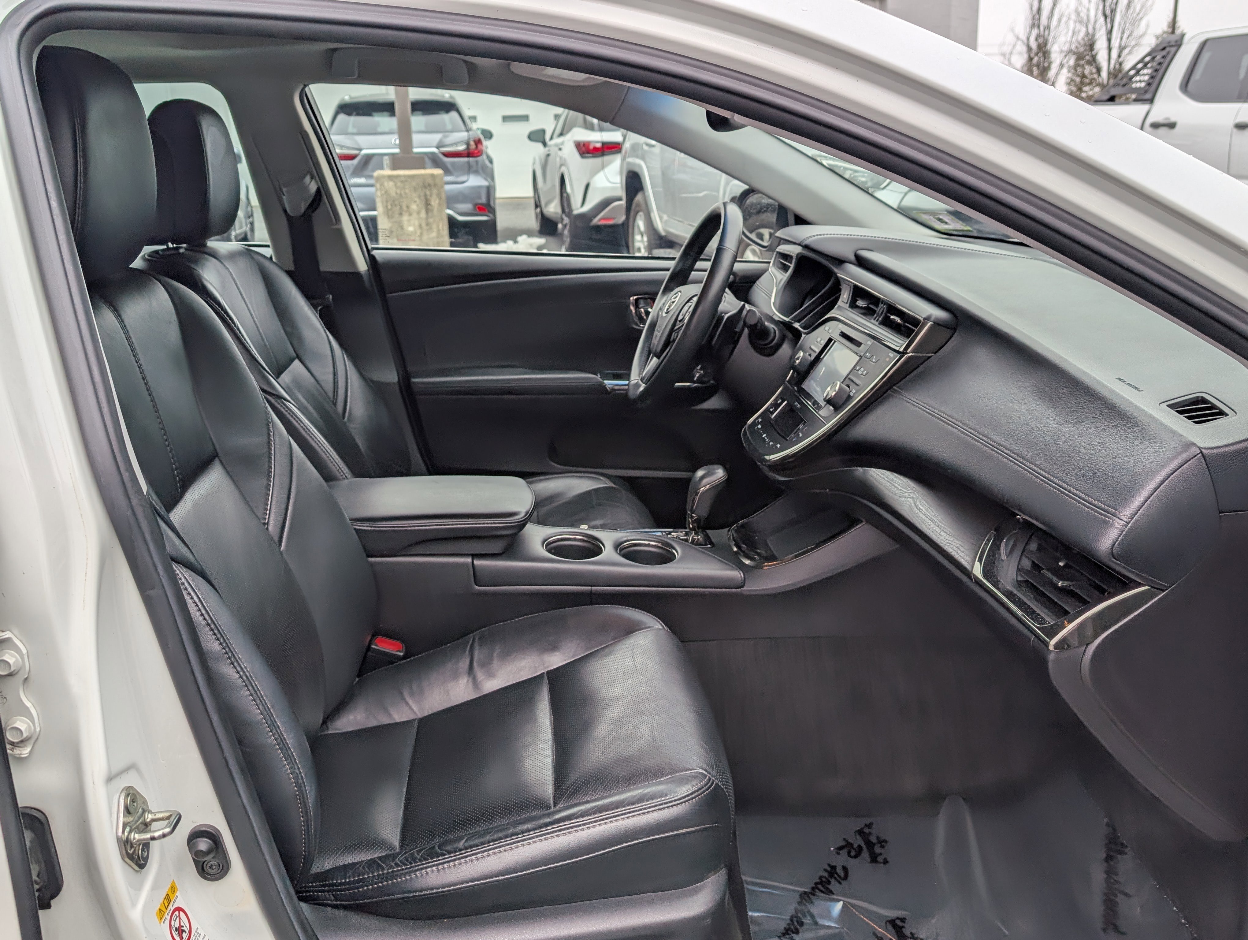 Used 2016 Toyota Avalon Limited w/ Toyota Safety Sense Package image 11