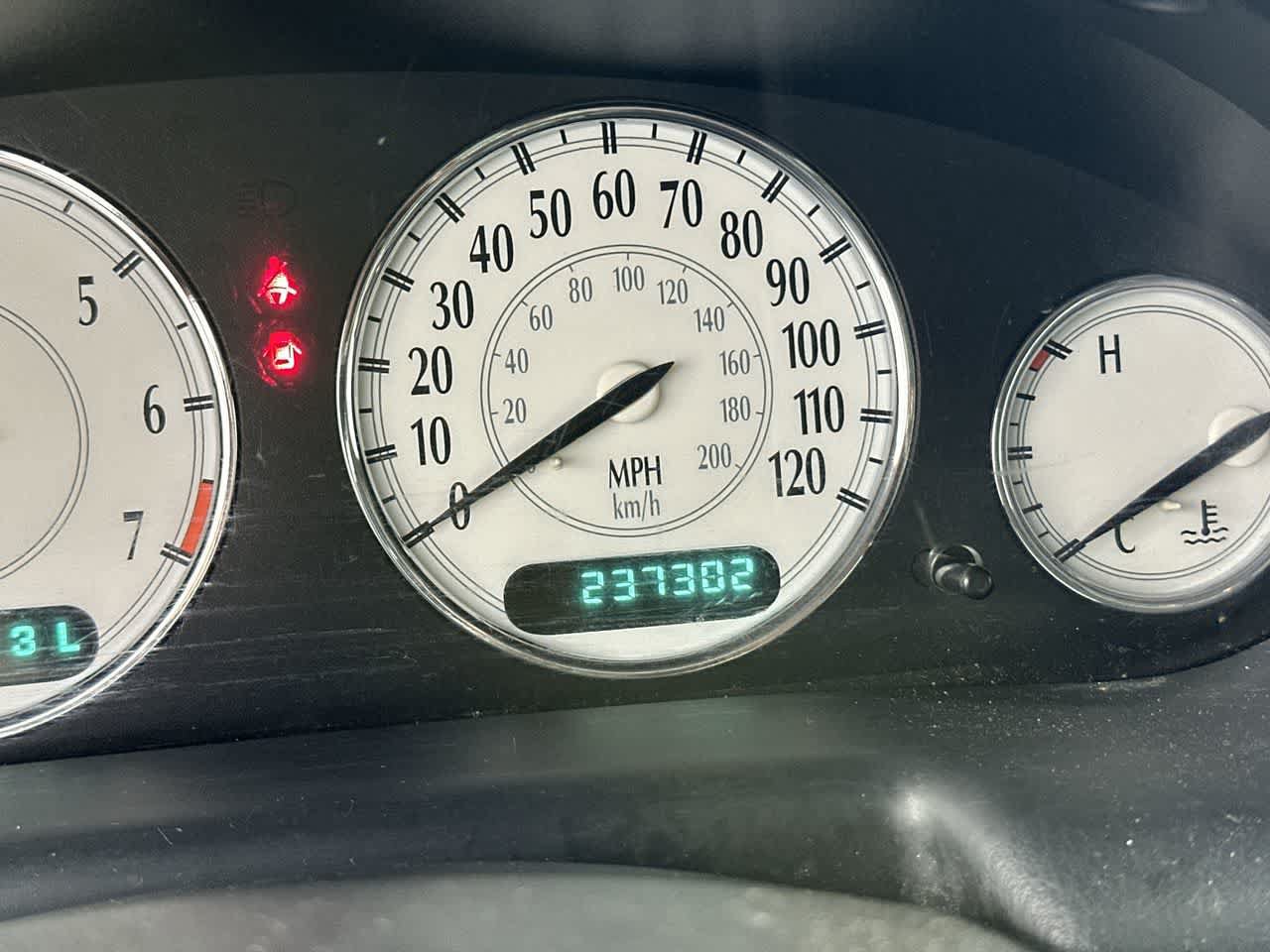 Used 2002 Chrysler Concorde Limited FWD image 15