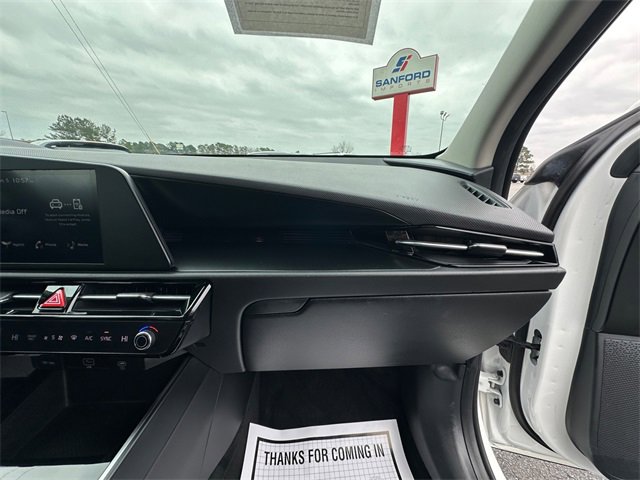 Used 2023 Kia Niro LX image 16