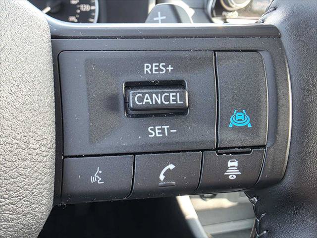Used 2025 Nissan Rogue SV AWD/4WD image 29