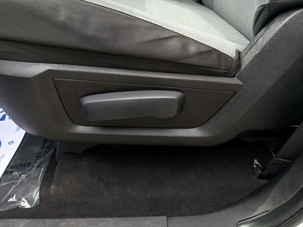 Used 2022 RAM 1500 Classic SLT w/ Electronics Group image 14