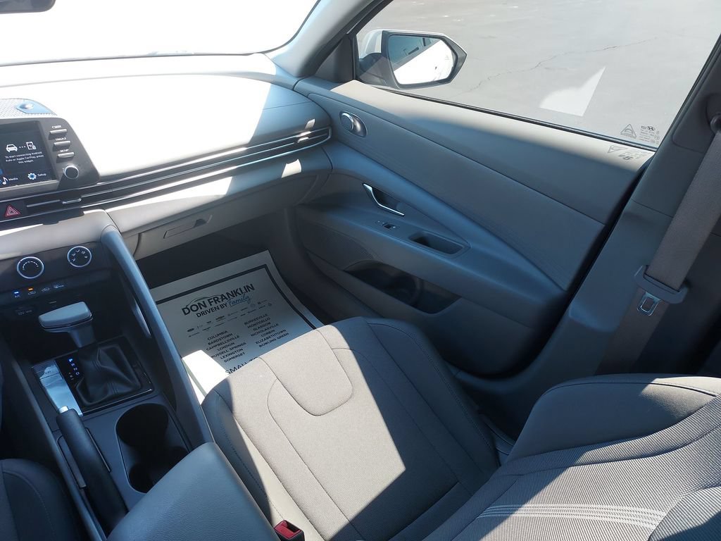 Used 2025 Hyundai Elantra SE FWD image 11