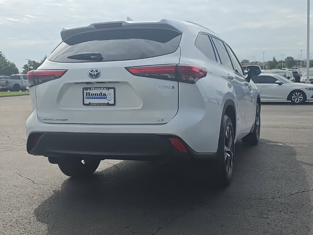Used 2022 Toyota Highlander XLE AWD/4WD image 8