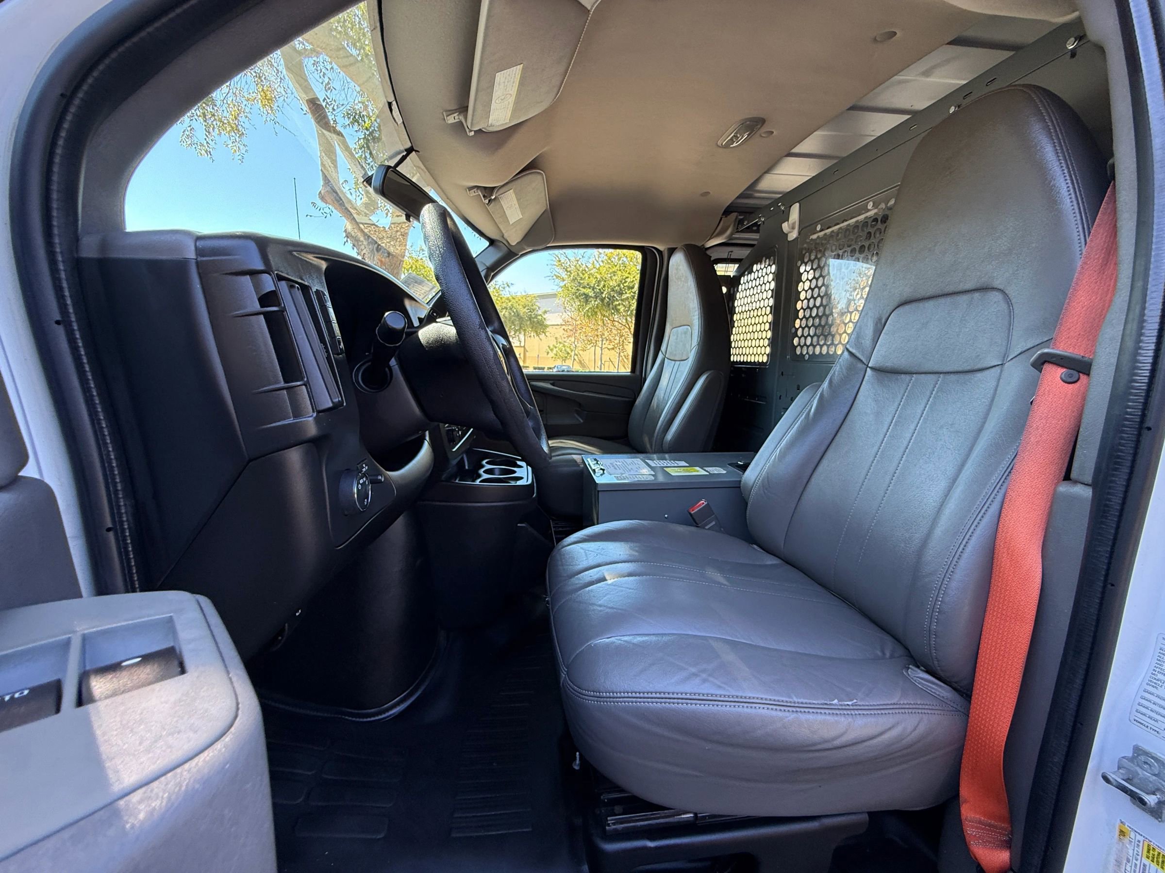 Used 2015 Chevrolet Express 2500 image 12