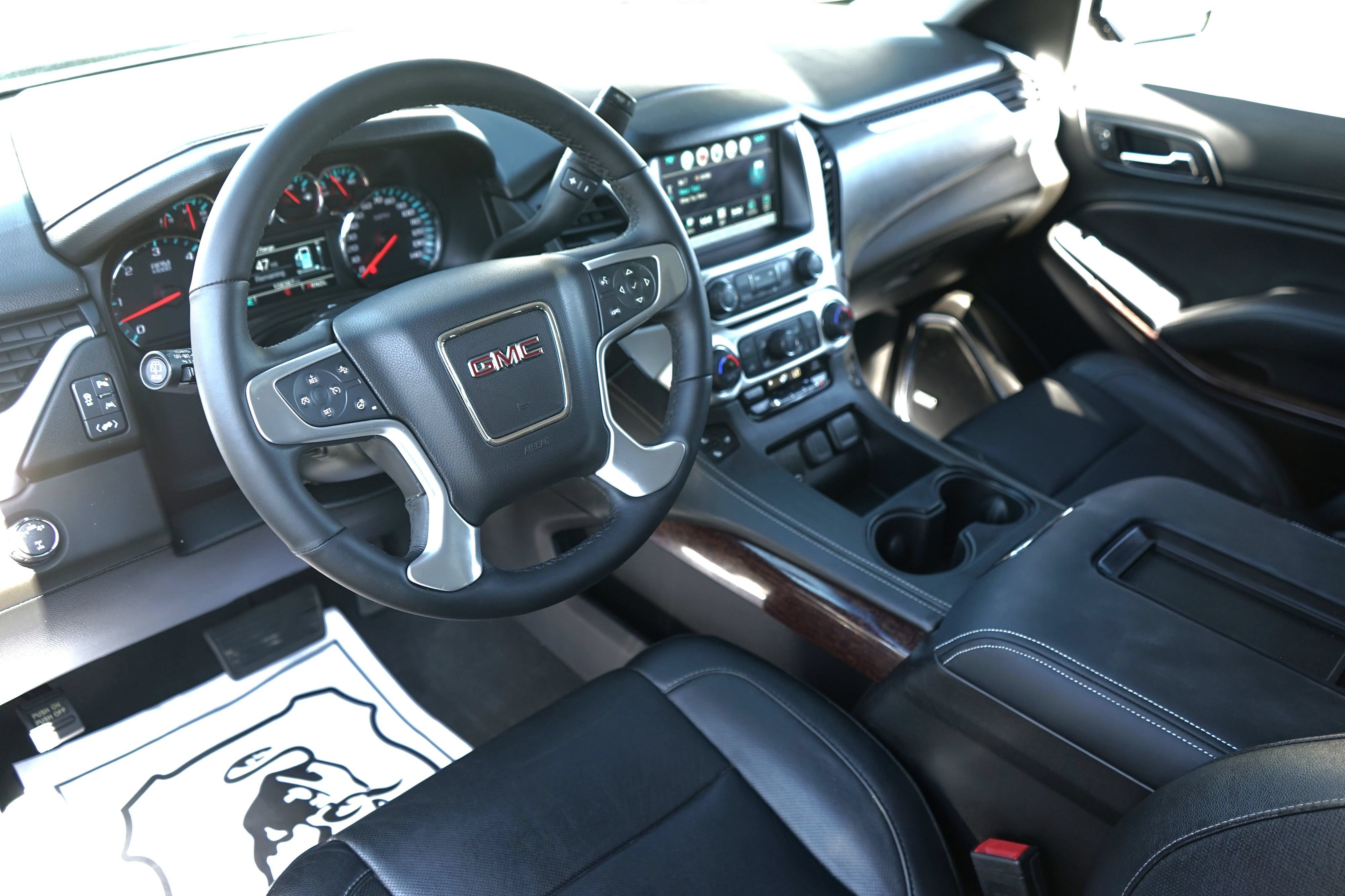 Used 2019 GMC Yukon SLT w/ Open Road Package AWD/4WD image 15