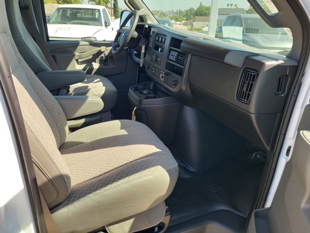 New 2026 Chevrolet Express 2500 Extended w/ Communications Package RWD image 14