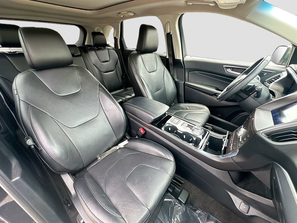 Used 2020 Ford Edge Titanium w/ Equipment Group 301A AWD/4WD image 29
