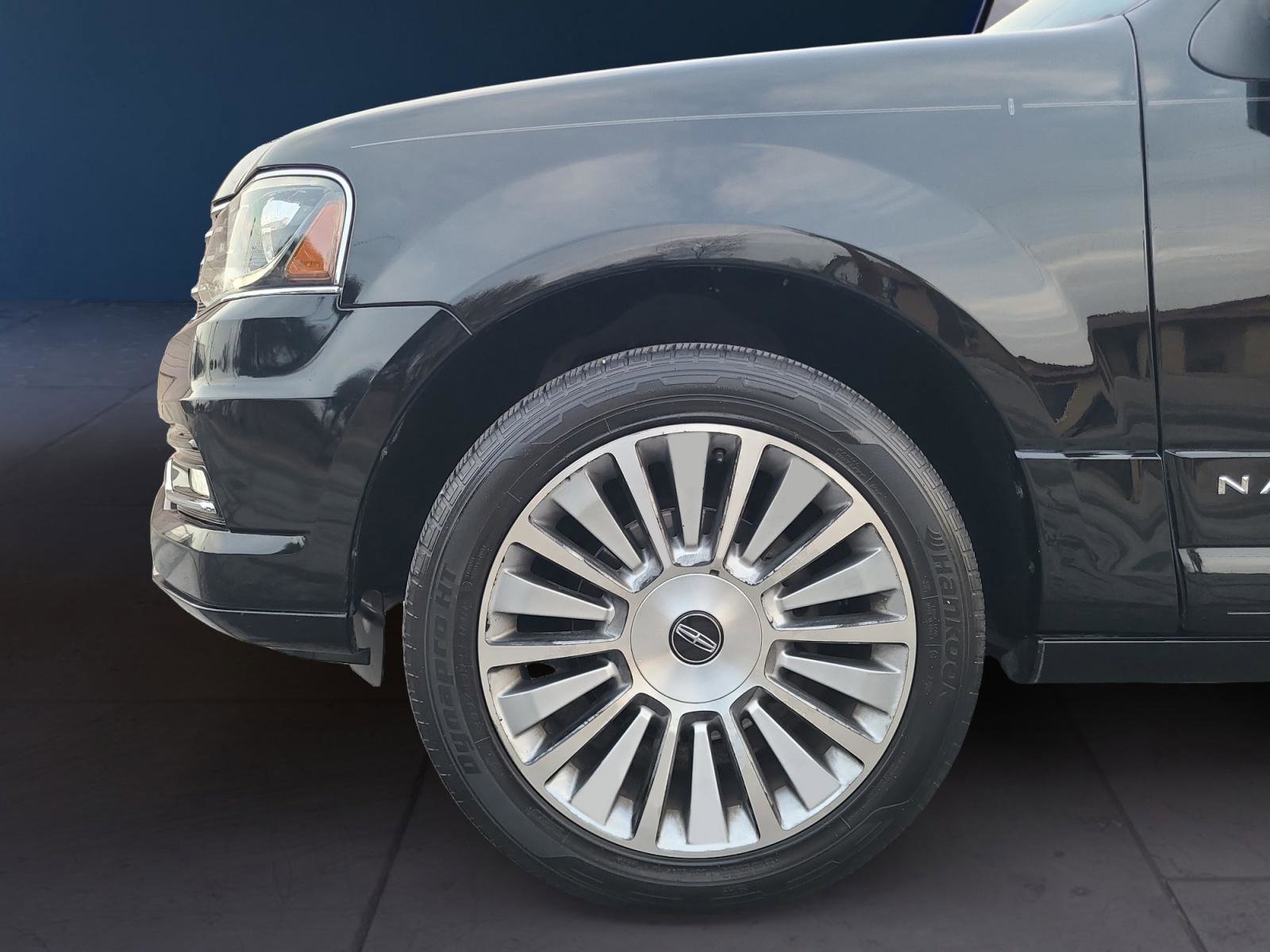 Used 2016 Lincoln Navigator Select image 9