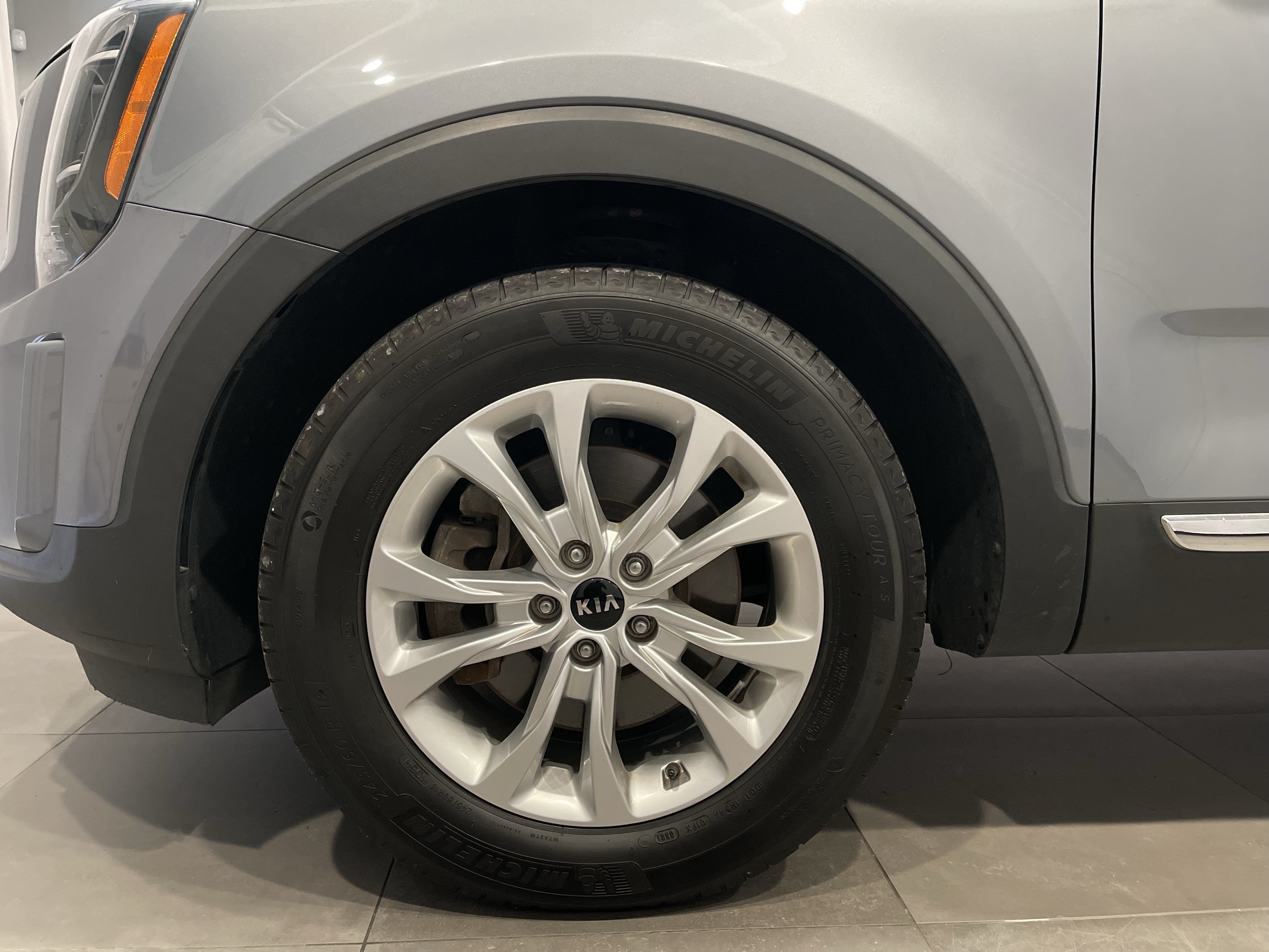 Used 2020 Kia Telluride LX AWD/4WD image 7