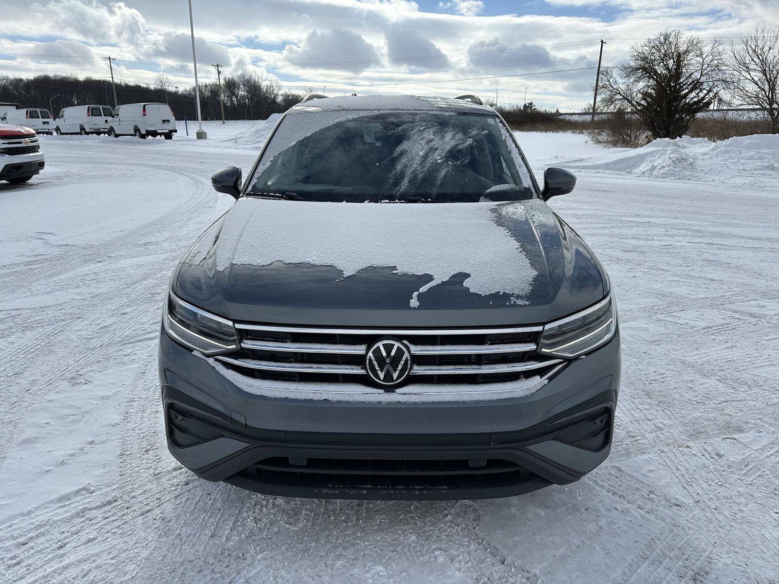 Used 2024 Volkswagen Tiguan S image 11