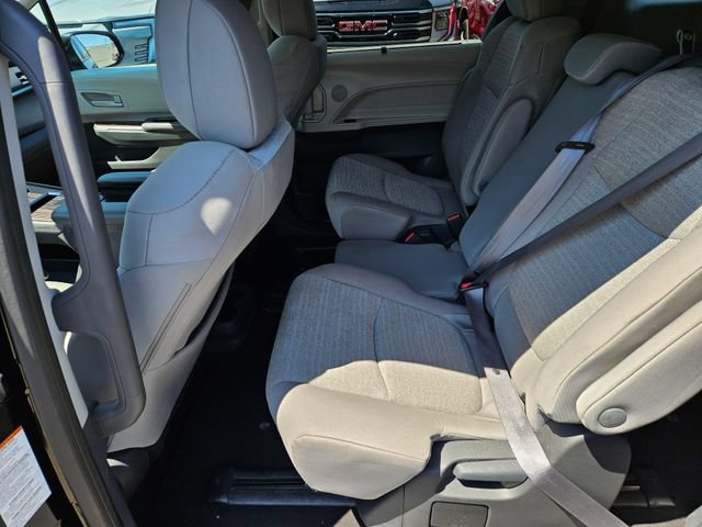 Used 2024 Toyota Sienna LE FWD image 16