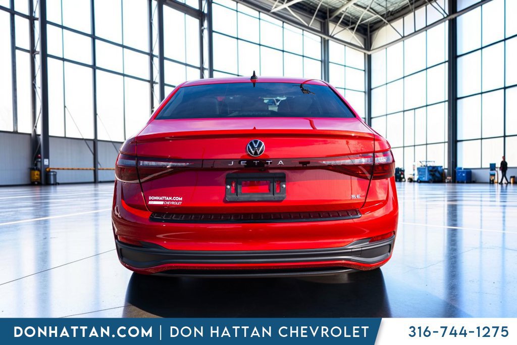 Used 2025 Volkswagen Jetta SE FWD image 35