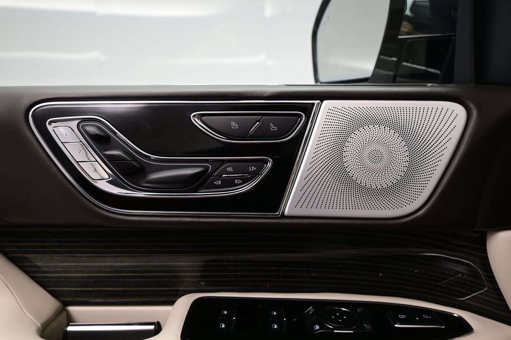 Used 2023 Lincoln Navigator L Black Label AWD/4WD image 16