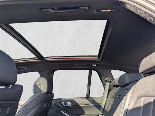 Used 2022 BMW X5 xDrive40i w/ Parking Assistance Package image 19