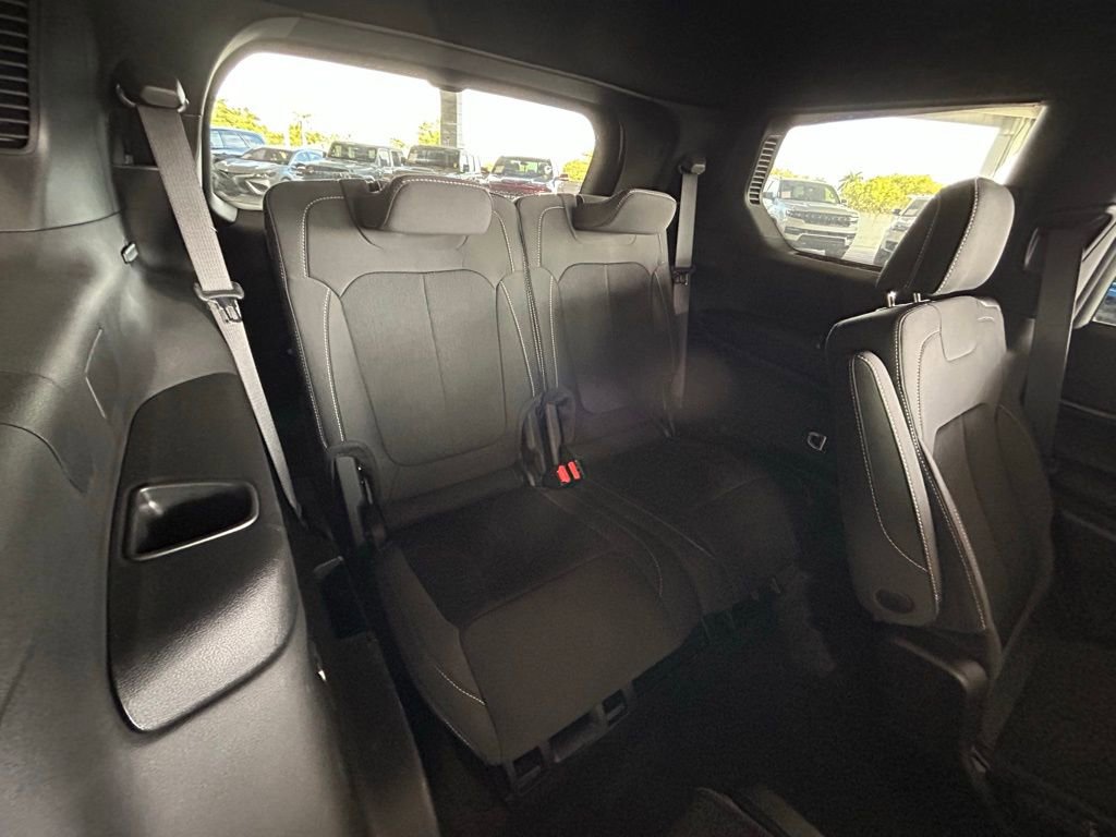 Used 2025 Jeep Grand Cherokee L Laredo image 42