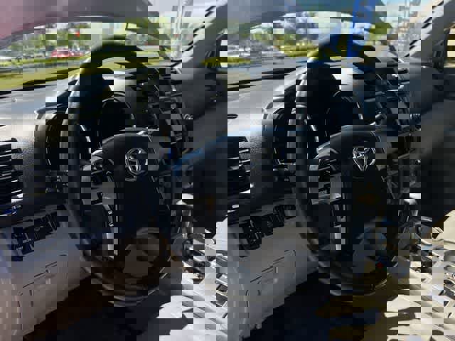 Used 2013 Toyota Highlander SE FWD image 15