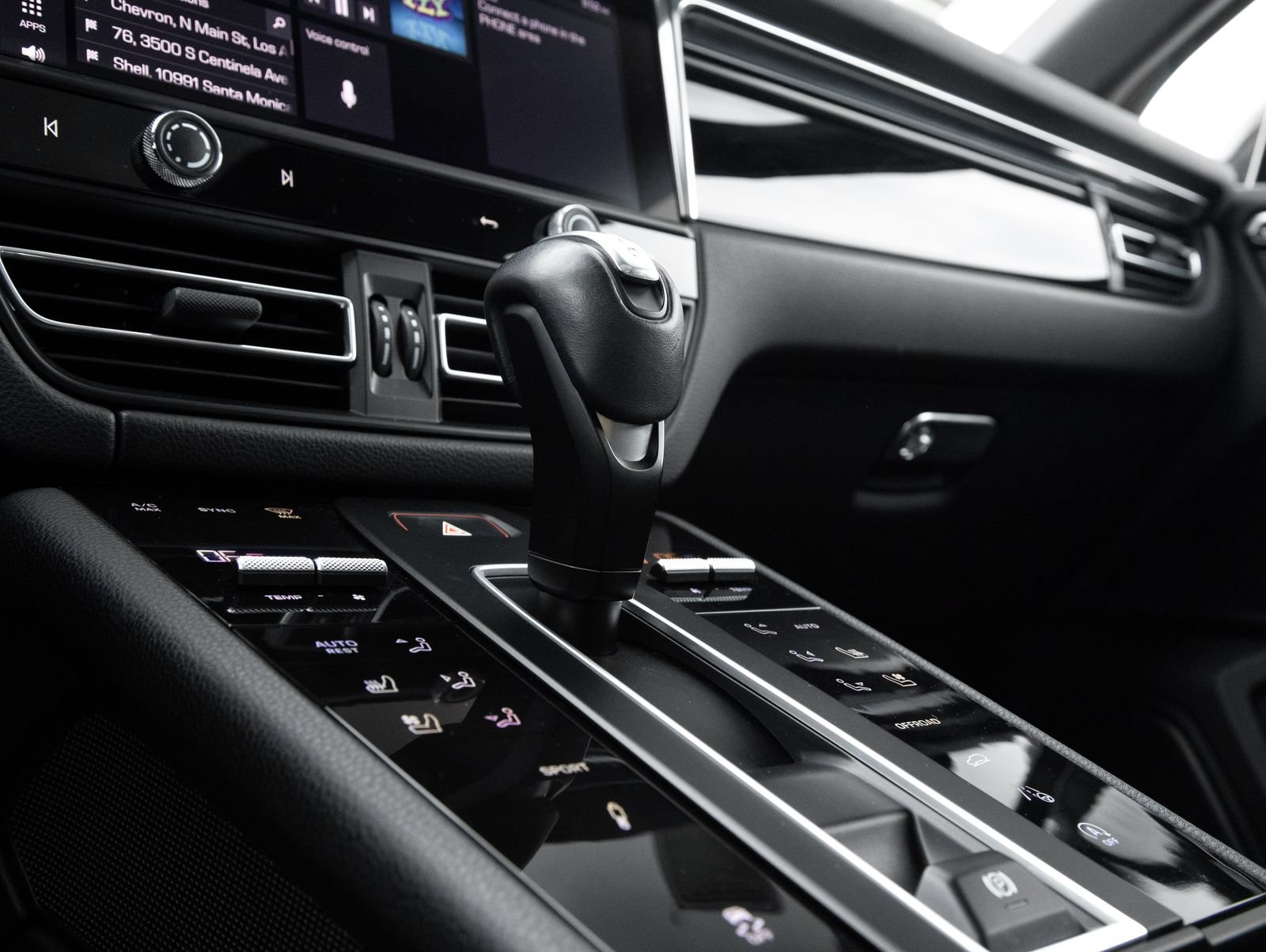 Certified 2023 Porsche Macan S AWD/4WD image 26