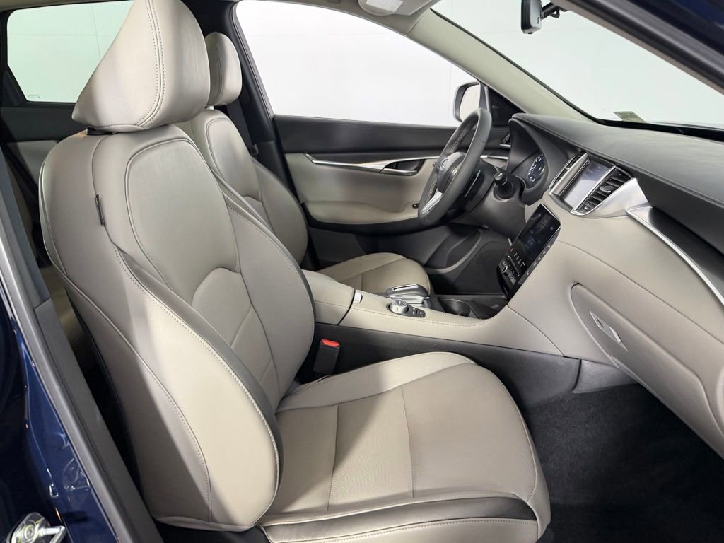 Used 2025 INFINITI QX50 Luxe image 30