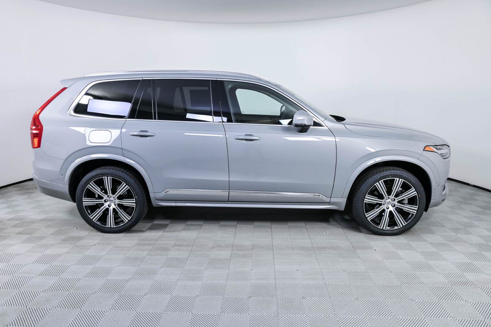 Certified 2024 Volvo XC90 T8 Plus w/ Protection Package Premier AWD/4WD image 27