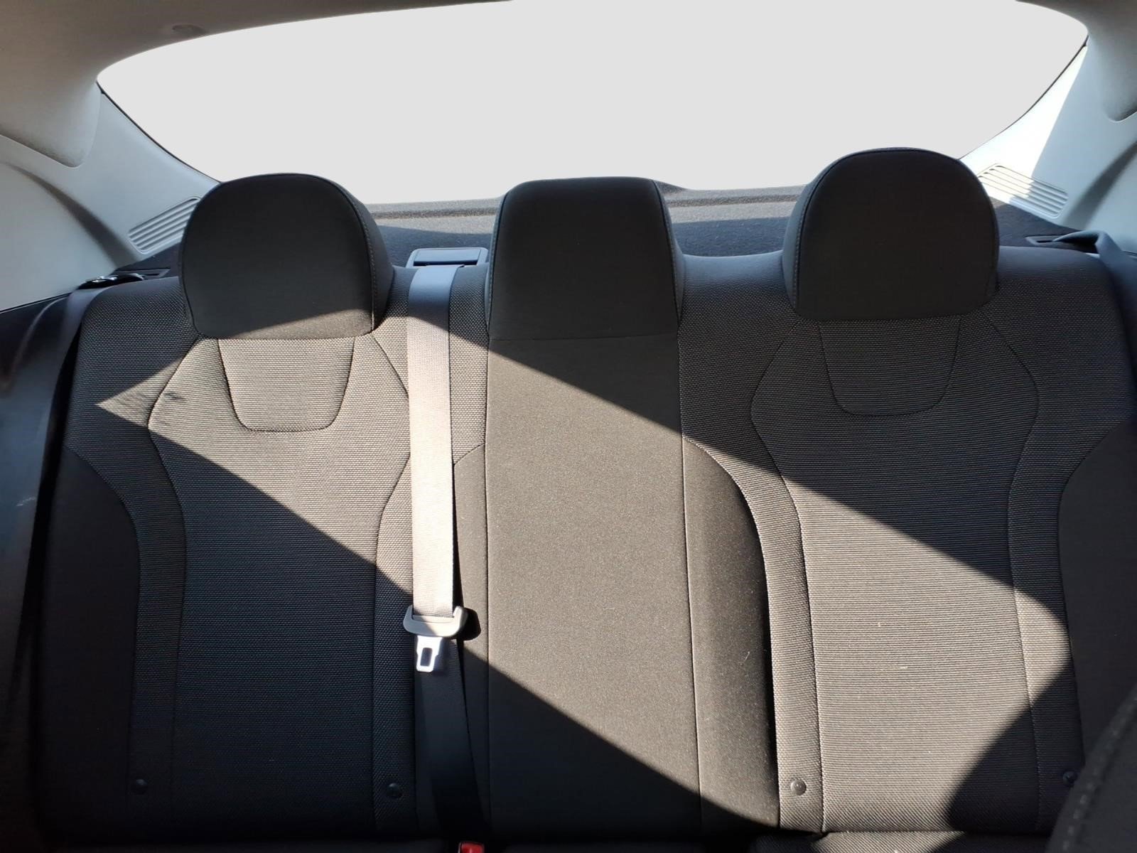 Used 2021 Hyundai Elantra SE image 10