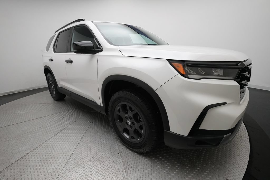 Certified 2025 Honda Pilot TrailSport image 37