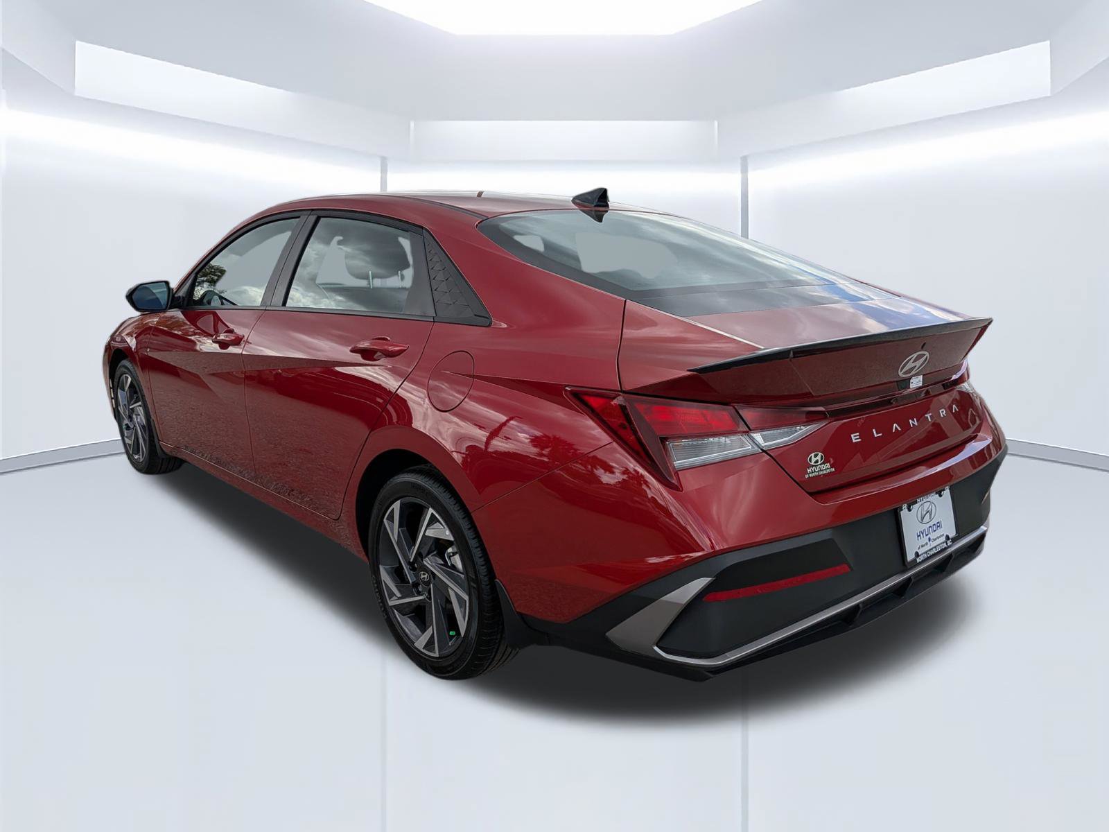 Certified 2025 Hyundai Elantra Sport FWD image 6