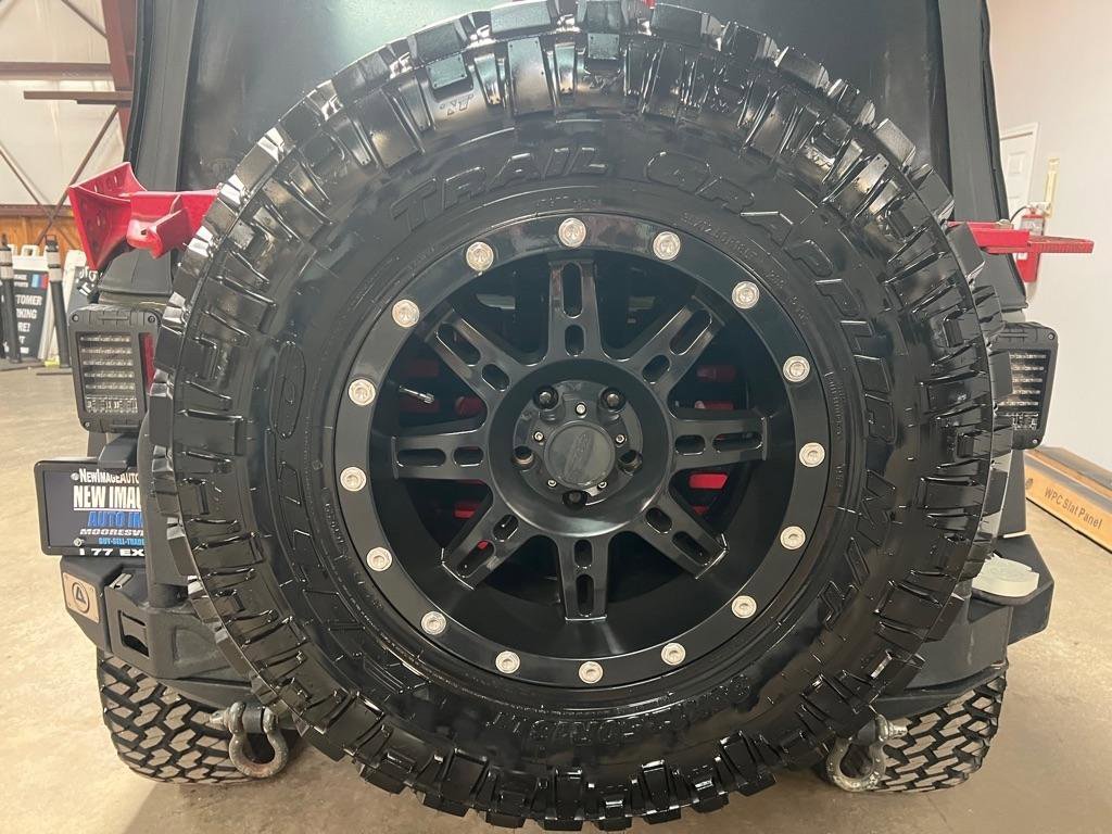 Used 2015 Jeep Wrangler Unlimited Rubicon w/ Connectivity Group image 14