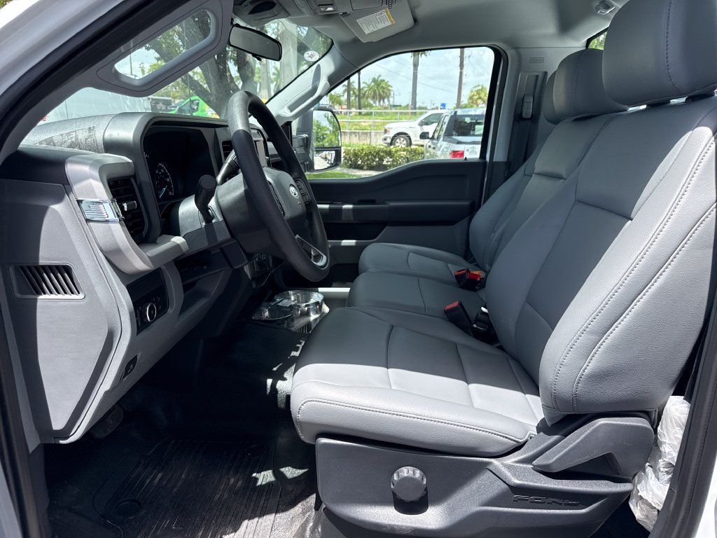 New 2026 Ford F250 XL w/ XL Chrome Package RWD image 18