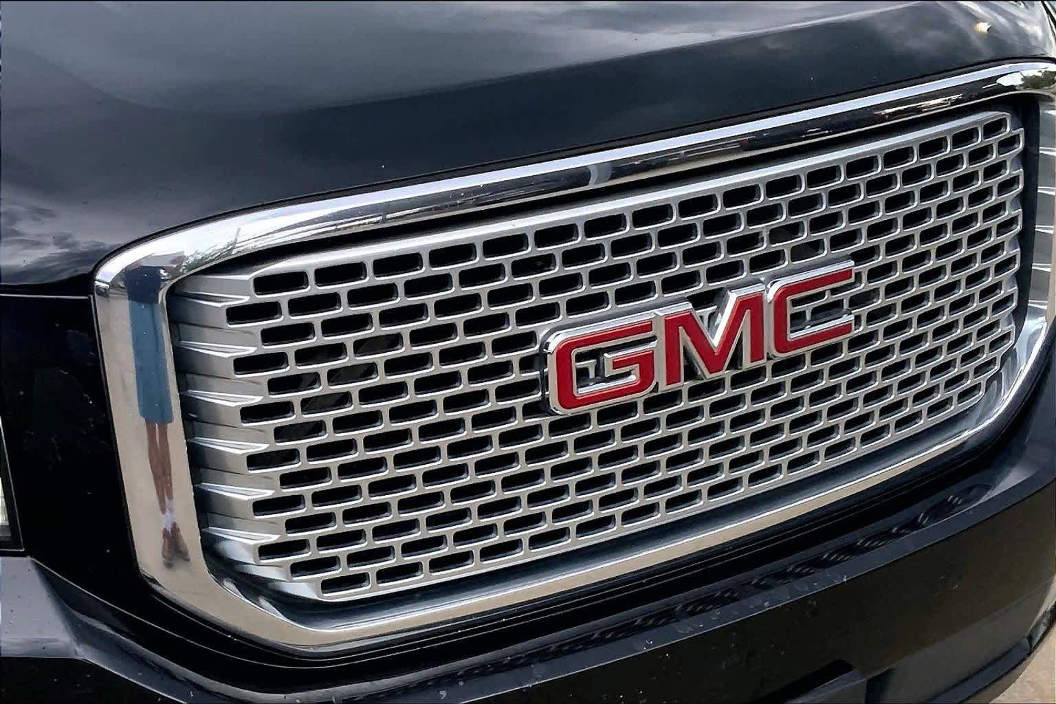 Used 2016 GMC Yukon XL Denali w/ Open Road Package AWD/4WD image 28