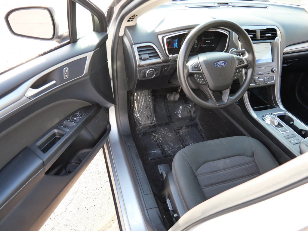 Used 2020 Ford Fusion SE FWD image 10