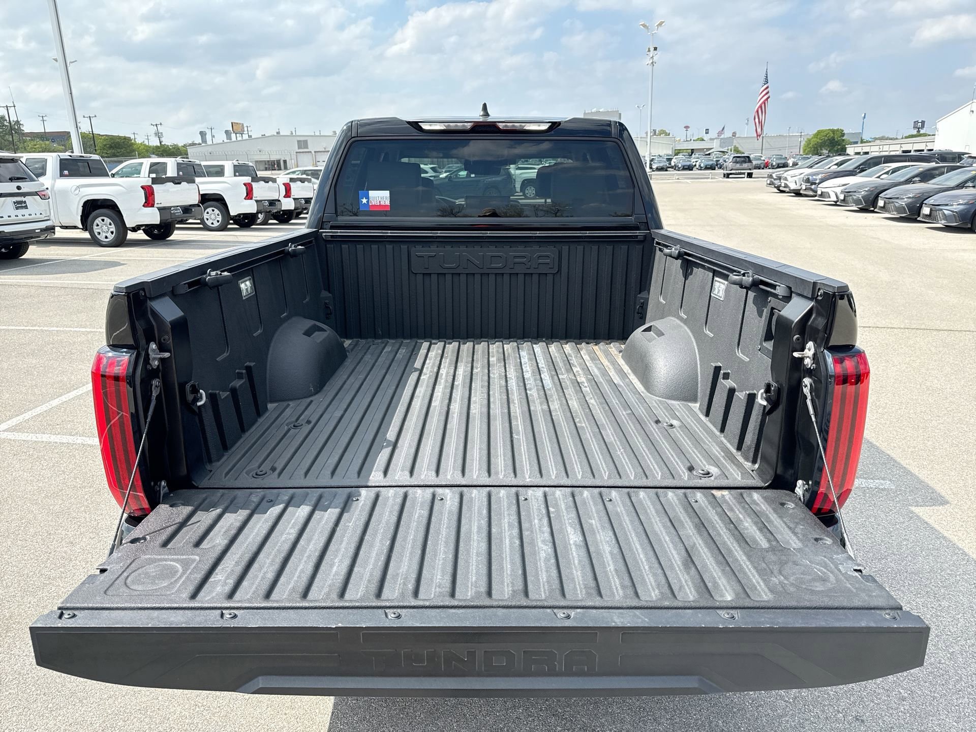 Used 2024 Toyota Tundra Limited w/ Power Package AWD/4WD image 19